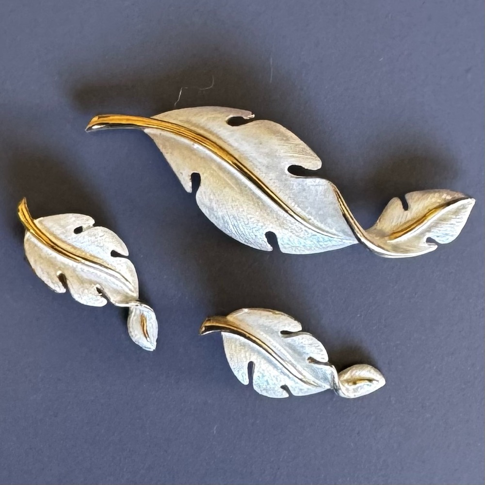 Signed JJ Jonette Jewelry Large Leaf Brooch & Earring Set